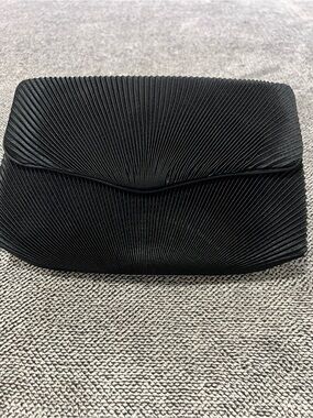 Vintage Elegant Black Pleated Clutch